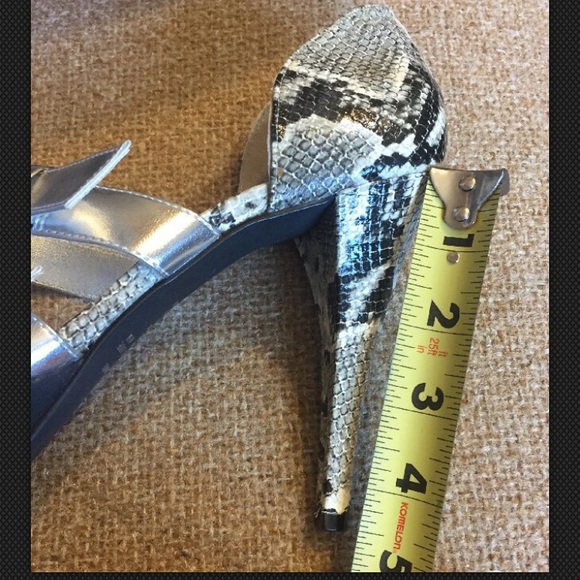 Velvet Heart 💕Women's Oriana High Heels Platforms - Picture 8 of 8